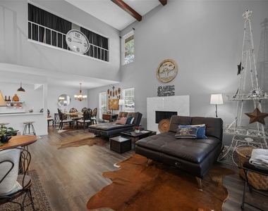 8922 North Plaza Ct - Photo Thumbnail 1