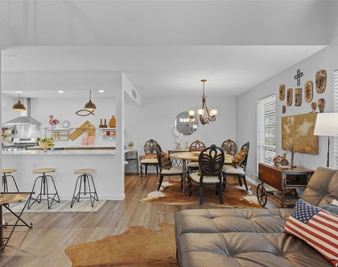 8922 North Plaza Ct - Photo Thumbnail 4