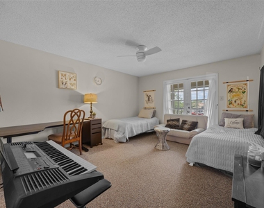 8922 North Plaza Ct - Photo Thumbnail 13