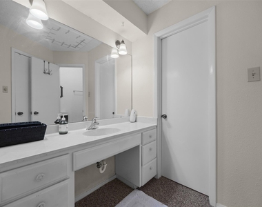 8922 North Plaza Ct - Photo Thumbnail 15