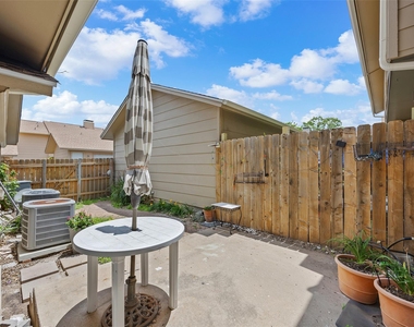 8922 North Plaza Ct - Photo Thumbnail 21
