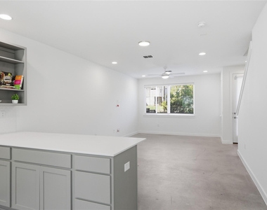 814 N Bluff Dr - Photo Thumbnail 9