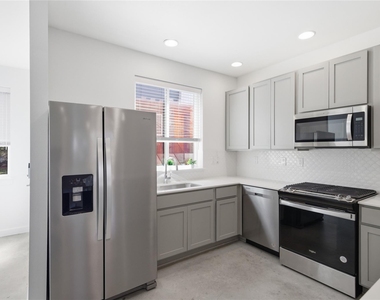 814 N Bluff Dr - Photo Thumbnail 4