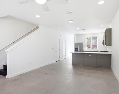 814 N Bluff Dr - Photo Thumbnail 10