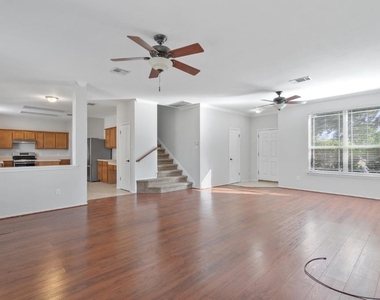 120 Brazos Ln - Photo Thumbnail 5