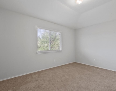 120 Brazos Ln - Photo Thumbnail 18