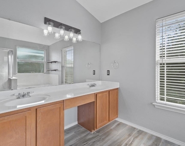 120 Brazos Ln - Photo Thumbnail 16