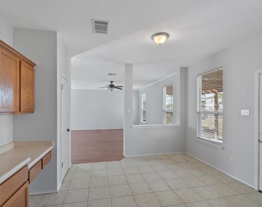 120 Brazos Ln - Photo Thumbnail 10