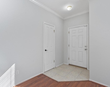 120 Brazos Ln - Photo Thumbnail 2