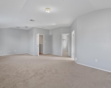 120 Brazos Ln - Photo Thumbnail 14