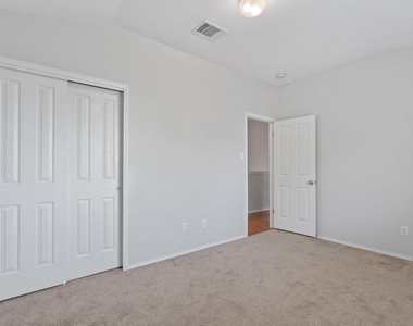 120 Brazos Ln - Photo Thumbnail 19