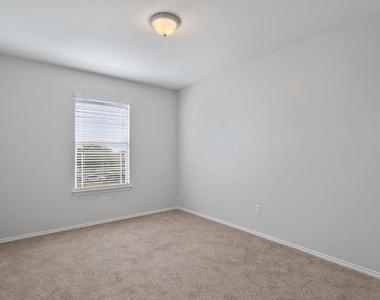 120 Brazos Ln - Photo Thumbnail 23