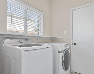 120 Brazos Ln - Photo Thumbnail 12