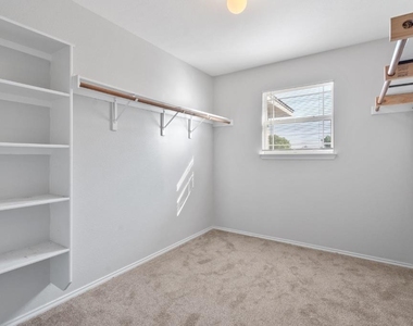 120 Brazos Ln - Photo Thumbnail 17
