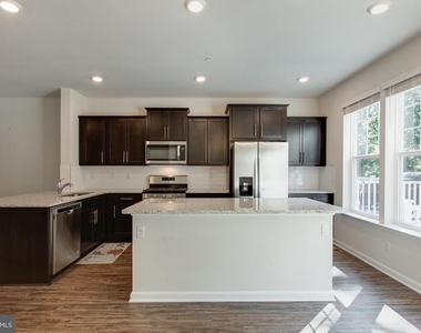 7989 Patterson Way - Photo Thumbnail 12