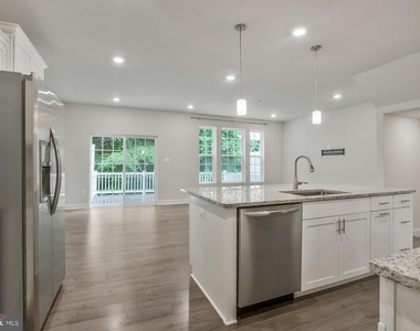 2738 Lady Slipper Road - Photo Thumbnail 3