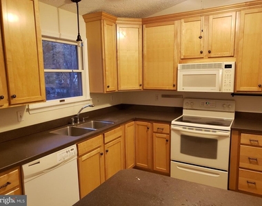 724 Hillcrest Drive - Photo Thumbnail 8