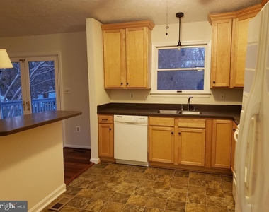 724 Hillcrest Drive - Photo Thumbnail 9