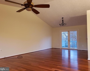 724 Hillcrest Drive - Photo Thumbnail 2