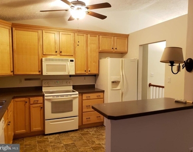 724 Hillcrest Drive - Photo Thumbnail 7