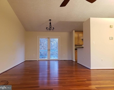 724 Hillcrest Drive - Photo Thumbnail 3