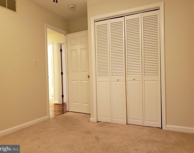 724 Hillcrest Drive - Photo Thumbnail 16