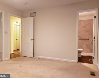 724 Hillcrest Drive - Photo Thumbnail 14