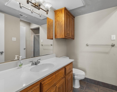 806 W 24th St - Photo Thumbnail 23