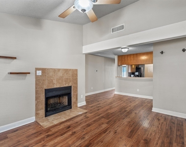 806 W 24th St - Photo Thumbnail 3