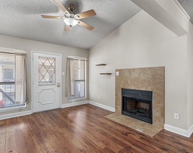 806 W 24th St - Photo Thumbnail 6