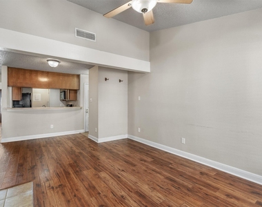 806 W 24th St - Photo Thumbnail 8