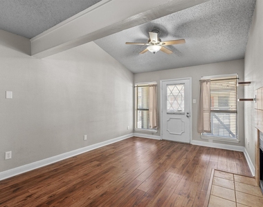 806 W 24th St - Photo Thumbnail 5