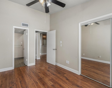 806 W 24th St - Photo Thumbnail 22