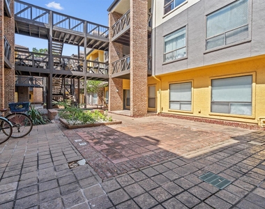 806 W 24th St - Photo Thumbnail 26