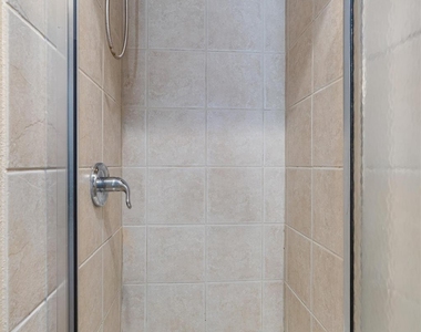 806 W 24th St - Photo Thumbnail 24