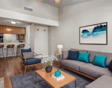 806 W 24th St - Photo Thumbnail 7
