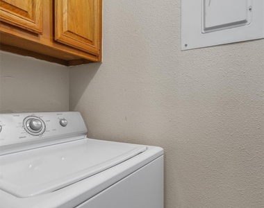 806 W 24th St - Photo Thumbnail 13