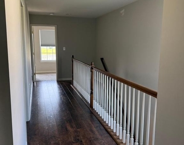 923 Lansdowne Road - Photo Thumbnail 7