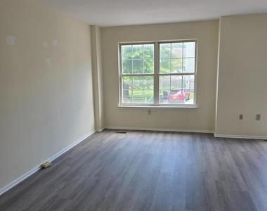 13 Farland Way - Photo Thumbnail 2