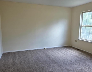 13 Farland Way - Photo Thumbnail 8