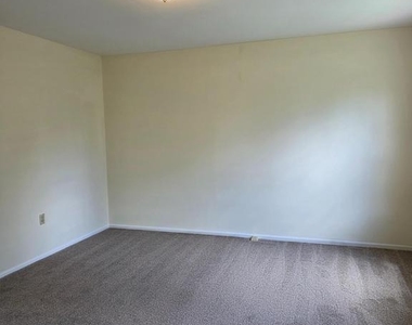 13 Farland Way - Photo Thumbnail 9