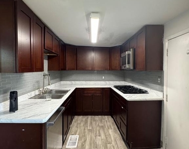 101 W Camden Wyoming Avenue - Photo Thumbnail 5