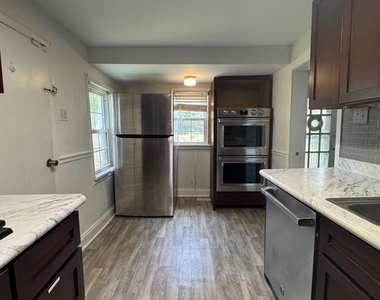 101 W Camden Wyoming Avenue - Photo Thumbnail 6