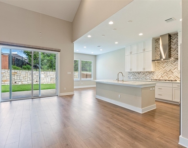 328 Berkeley Pl - Photo Thumbnail 9