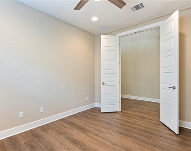328 Berkeley Pl - Photo Thumbnail 8