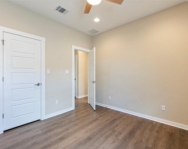 328 Berkeley Pl - Photo Thumbnail 23