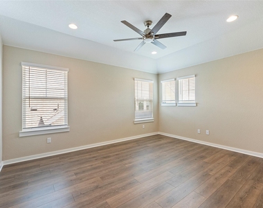 328 Berkeley Pl - Photo Thumbnail 20