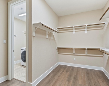 328 Berkeley Pl - Photo Thumbnail 15