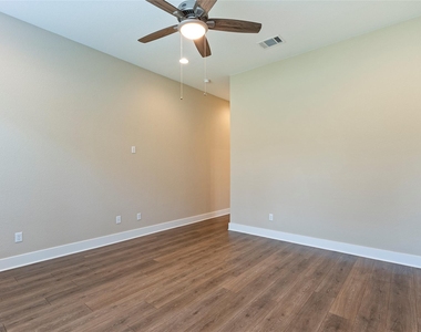 328 Berkeley Pl - Photo Thumbnail 17