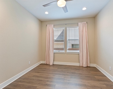 328 Berkeley Pl - Photo Thumbnail 7